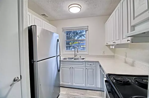 Tampa, FL 33618,13708 ORANGE SUNSET DR