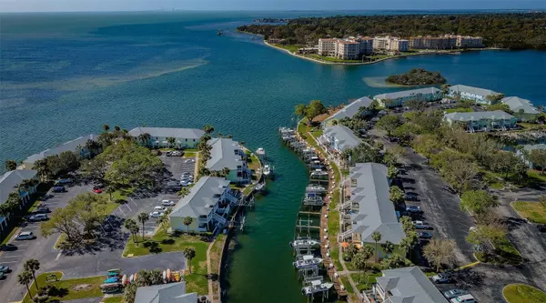 St Petersburg, FL 33705,5196 BEACH DR SE #B