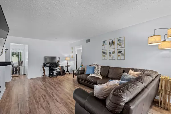Clearwater, FL 33764,2207 BELLEAIR RD #B13