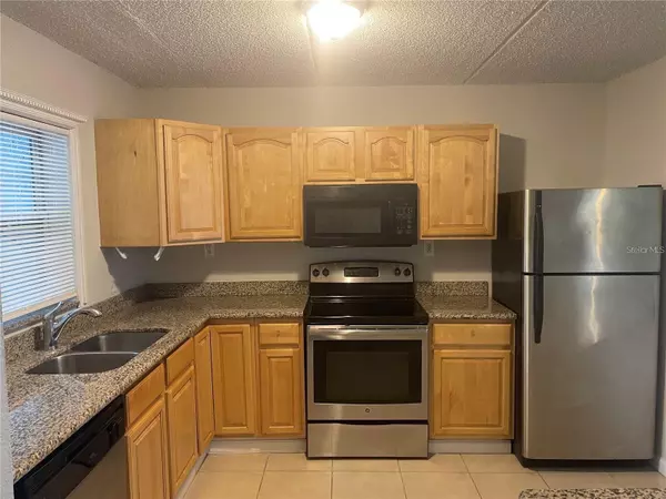 Tampa, FL 33613,2812 SOMERSET PARK DR #102