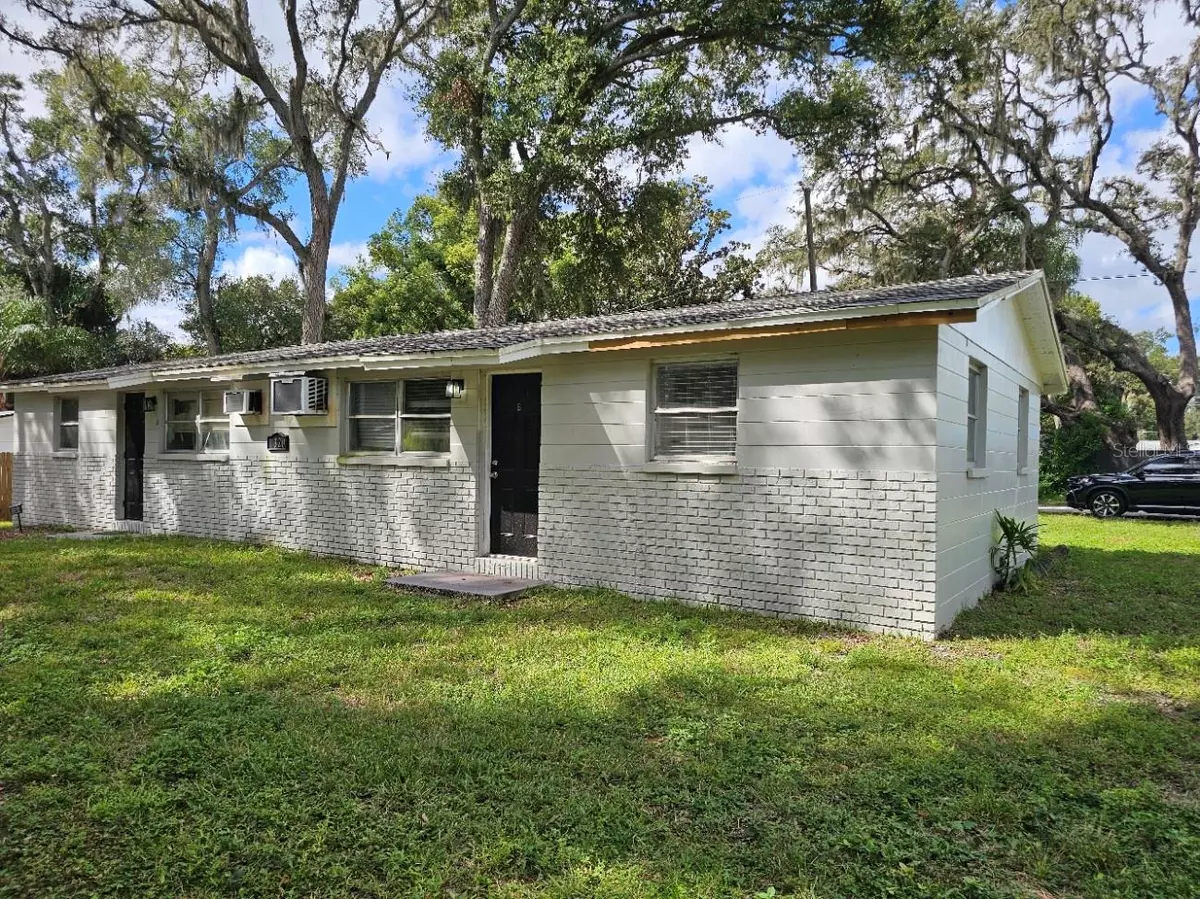 Seffner, FL 33584,5320 PINE ST #B