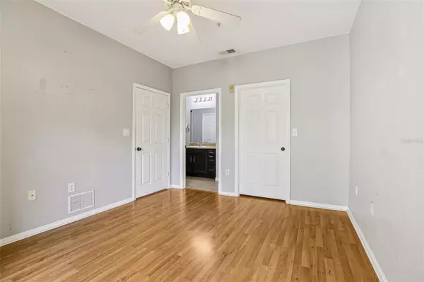 Tampa, FL 33619,2405 COURTNEY MEADOWS CT #304