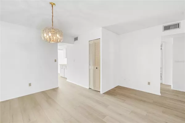 St Petersburg, FL 33703,4915 BAY ST NE #222