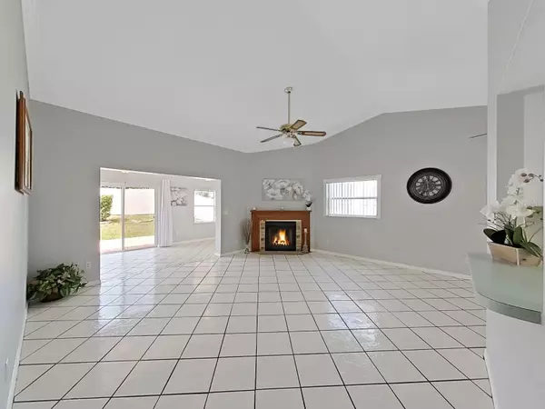 Palm Harbor, FL 34683,240 WHISPER LAKE RD