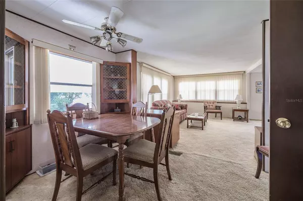 Zephyrhills, FL 33541,37249 HAMMOND DR