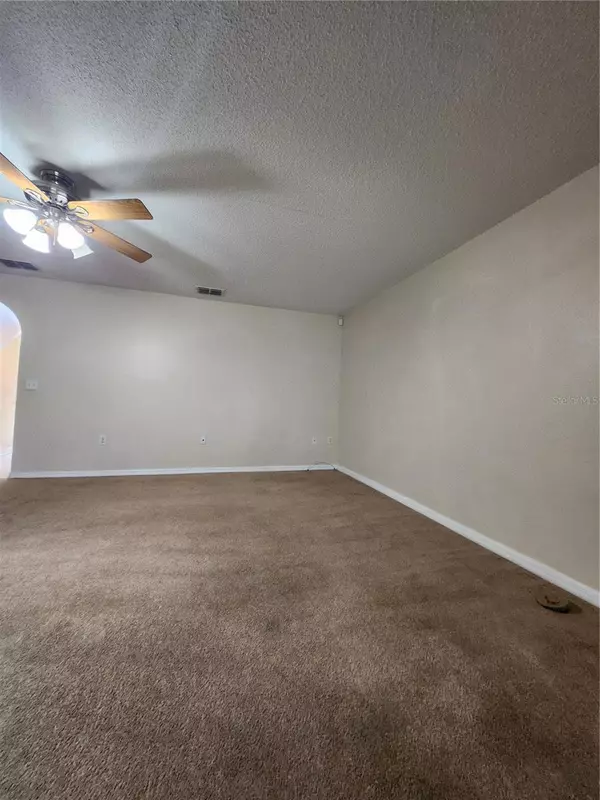 Tampa, FL 33610,9956 ASHBURN LAKE DR