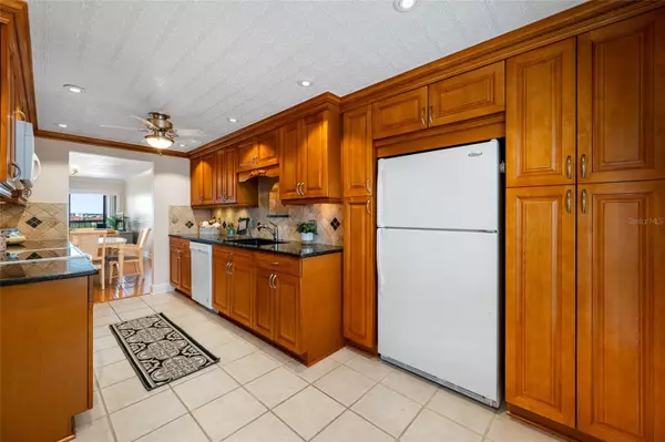 Clearwater, FL 33760,3400 COVE CAY DR #7C