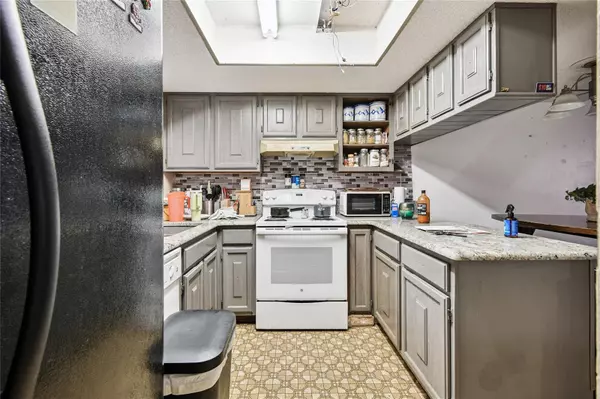 Tampa, FL 33617,5264 TENNIS COURT CIR #5