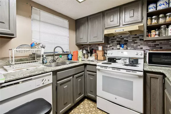 Tampa, FL 33617,5264 TENNIS COURT CIR #5