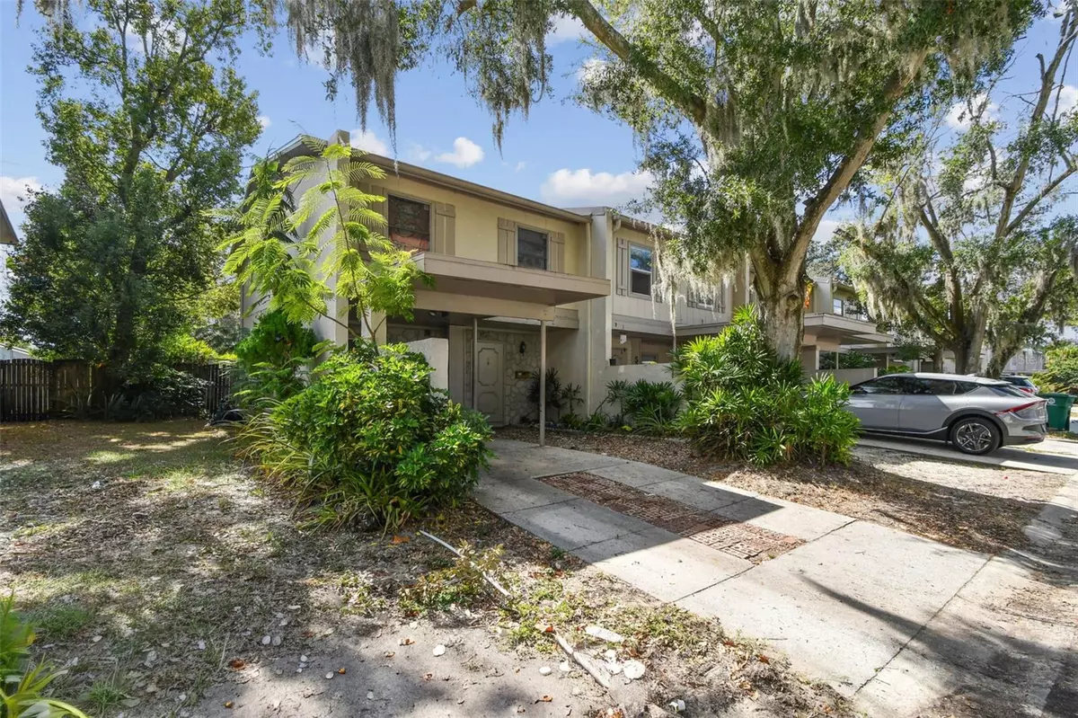 Tampa, FL 33617,5264 TENNIS COURT CIR #5