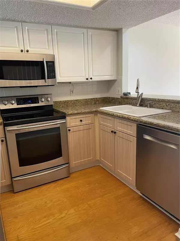 Tierra Verde, FL 33715,323 MADEIRA CIR