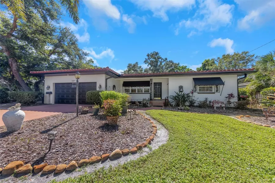 251 S GARDEN CIR, Belleair, FL 33756