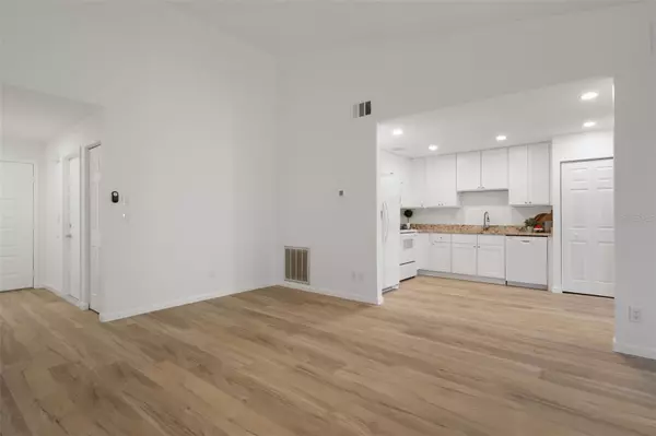 Tampa, FL 33624,3923 SHORESIDE CIR