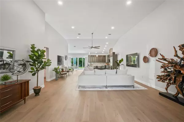 Seminole, FL 33778,11624 OAK LN