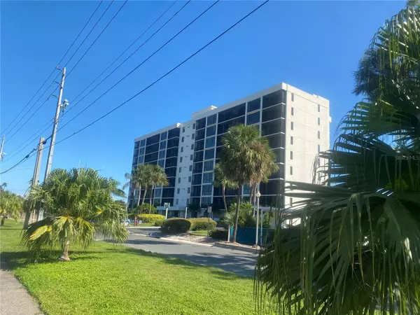 St Petersburg, FL 33711,7100 SUNSHINE SKYWAY LN S #906