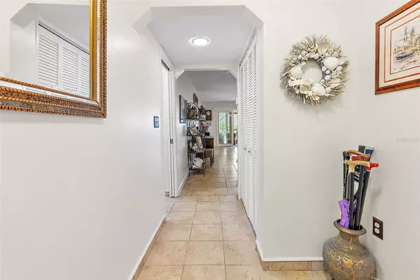 Seminole, FL 33777,1002 CORDOVA GN