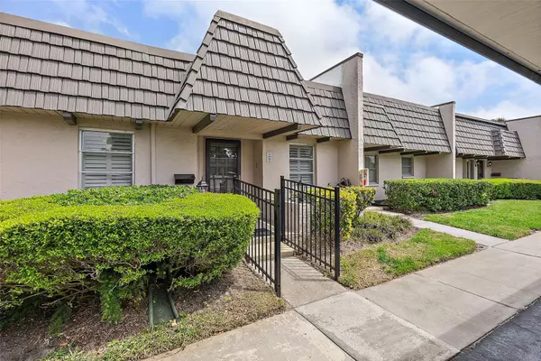 Seminole, FL 33777,1002 CORDOVA GN