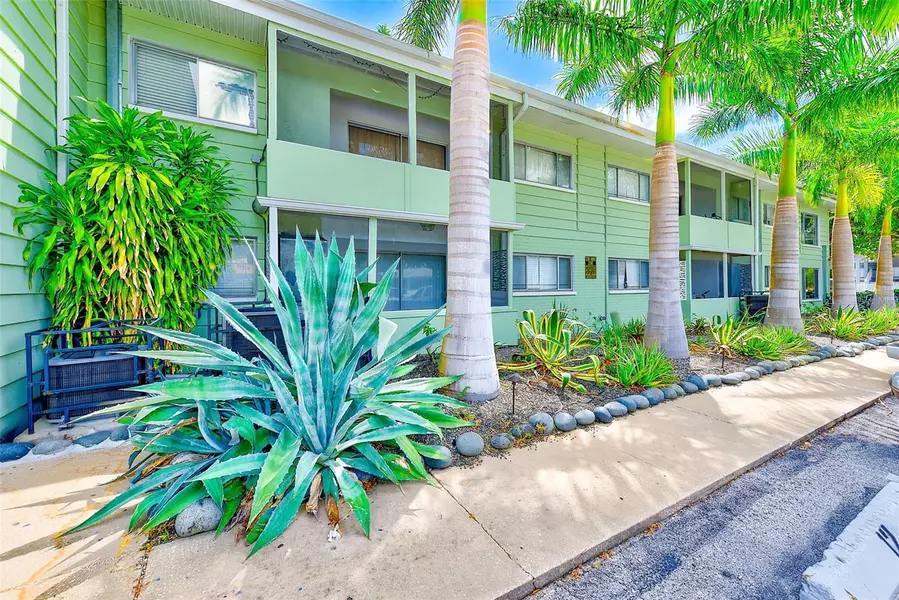 1329 DREW ST #9, Clearwater, FL 33755