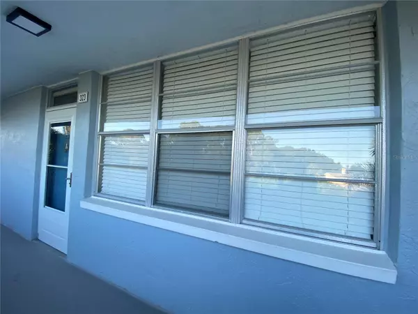 St Petersburg, FL 33703,4880 LOCUST ST NE #323
