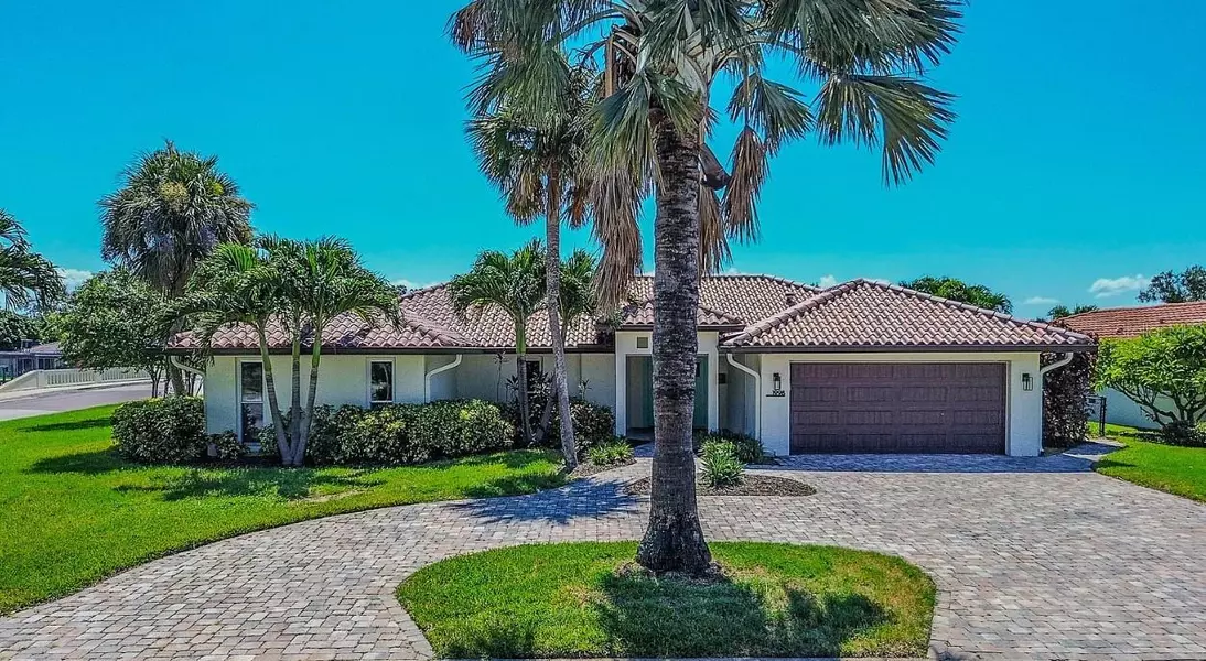 1998 KANSAS AVE NE, St Petersburg, FL 33703