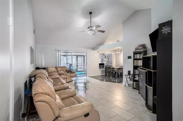 Brandon, FL 33511,2013 SHADOW PINE DR
