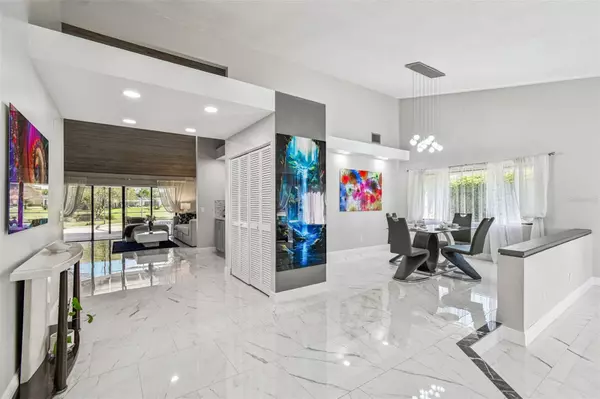 Tampa, FL 33618,14603 VILLAGE GLEN CIR