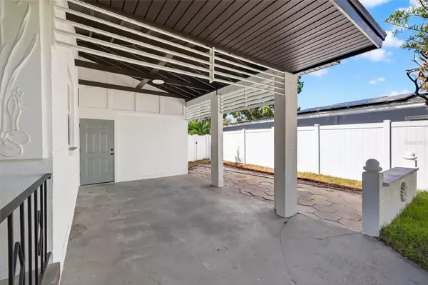 St Petersburg, FL 33710,2710 BOCA CIEGA DR N