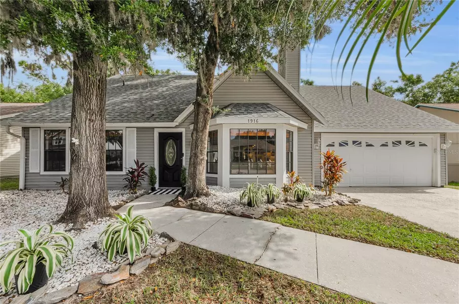 1916 RIVER CROSSING DR, Valrico, FL 33596