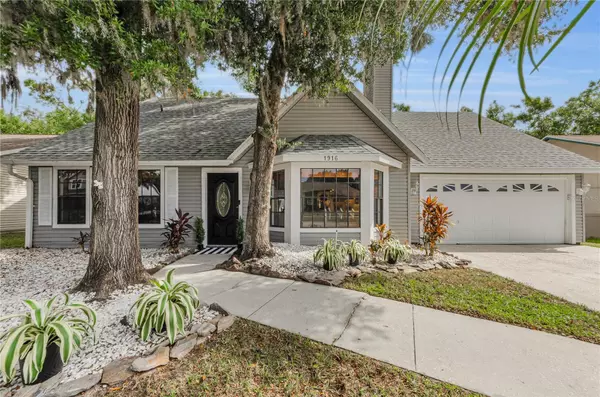 1916 RIVER CROSSING DR, Valrico, FL 33596