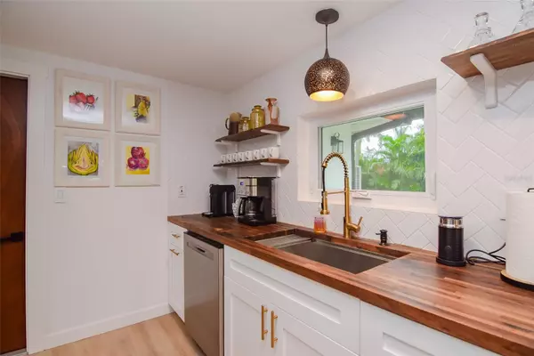 St Petersburg, FL 33707,6946 BOUGAINVILLA AVE S