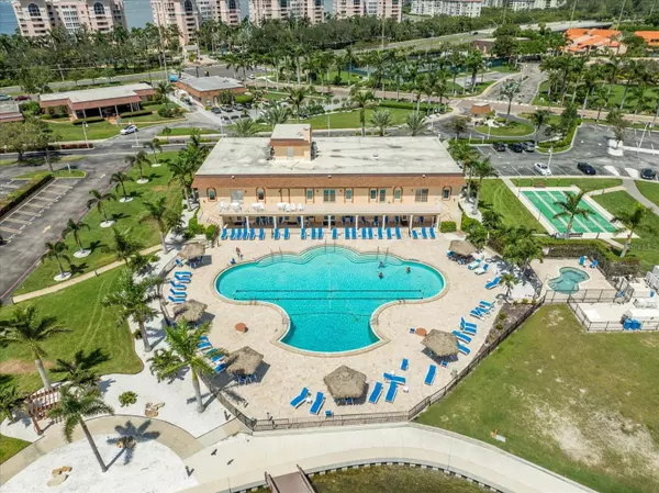 St Petersburg, FL 33715,5200 BRITTANY DR S #303