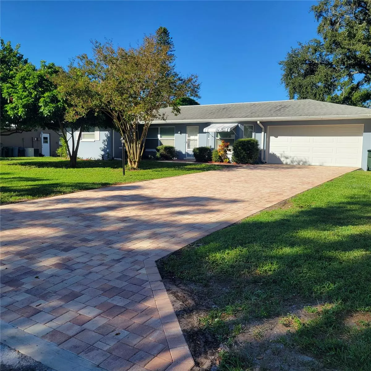 Largo, FL 33774,11596 OVAL DR E