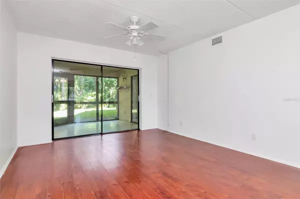 Oldsmar, FL 34677,105 WOODLAKE LN #105
