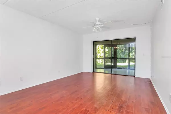 Oldsmar, FL 34677,105 WOODLAKE LN #105
