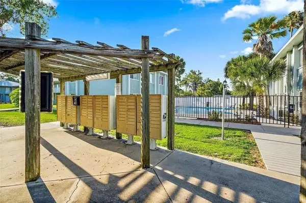 St Petersburg, FL 33703,379 47TH AVE N #103