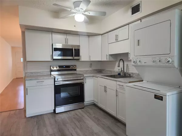 Clearwater, FL 33763,2358 ECUADORIAN WAY #40