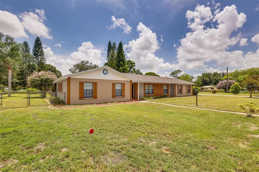 920 LAKEVIEW DR, Wimauma, FL 33598