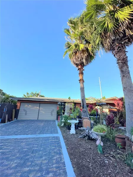 1574 SOUVENIR DR, Clearwater, FL 33755