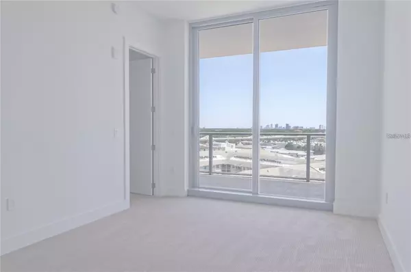 Tampa, FL 33611,5120 MARINA WAY #9906