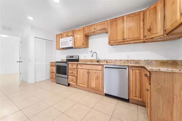 Seminole, FL 33772,10701 VILLAGE GREEN AVE