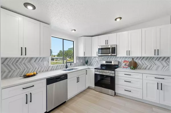 Dade City, FL 33525,9744 SILVERBEND DR