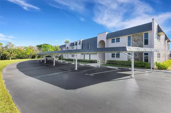 212 FERNWOOD CIR #212, Seminole, FL 33777