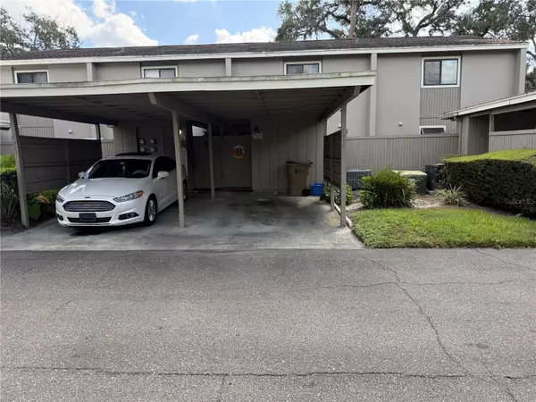 7925 PINE DR #33, Temple Terrace, FL 33637