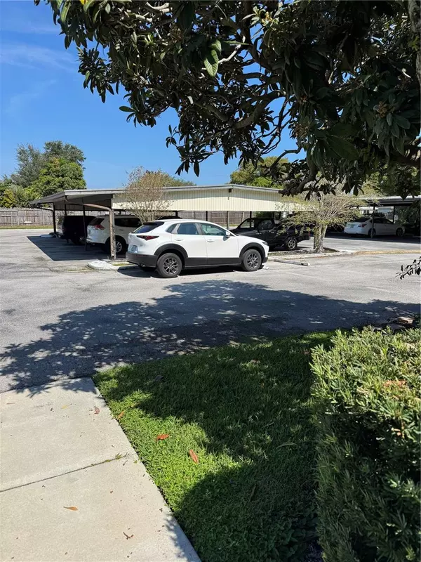 Lakeland, FL 33805,1130 N LAKE PARKER AVE #B111