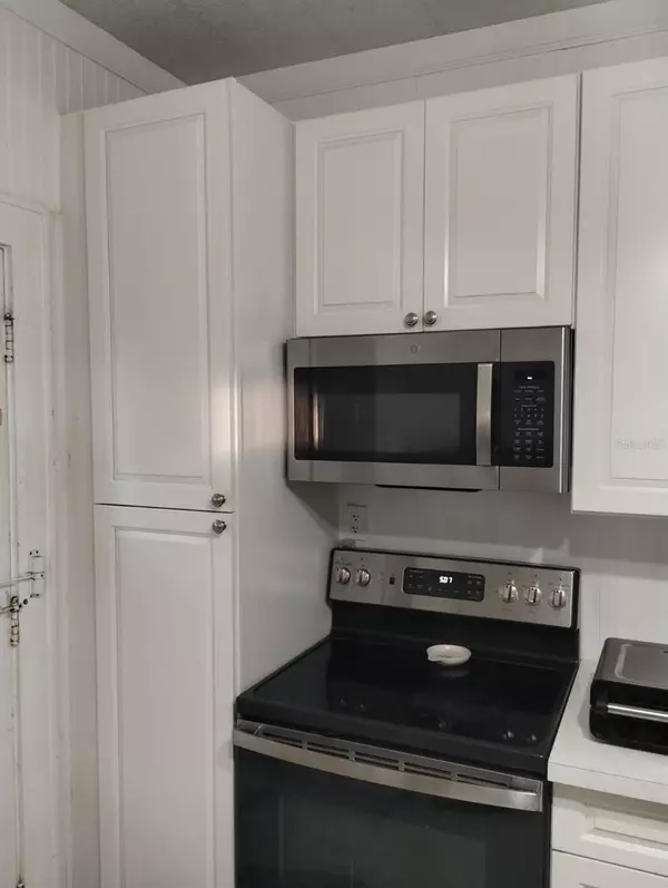 Umatilla, FL 32784,305 LAKESIDE AVE
