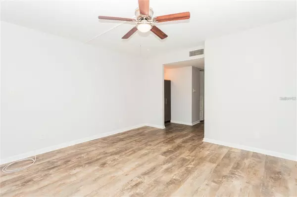 Clearwater, FL 33760,2900 COVE CAY DR #2F