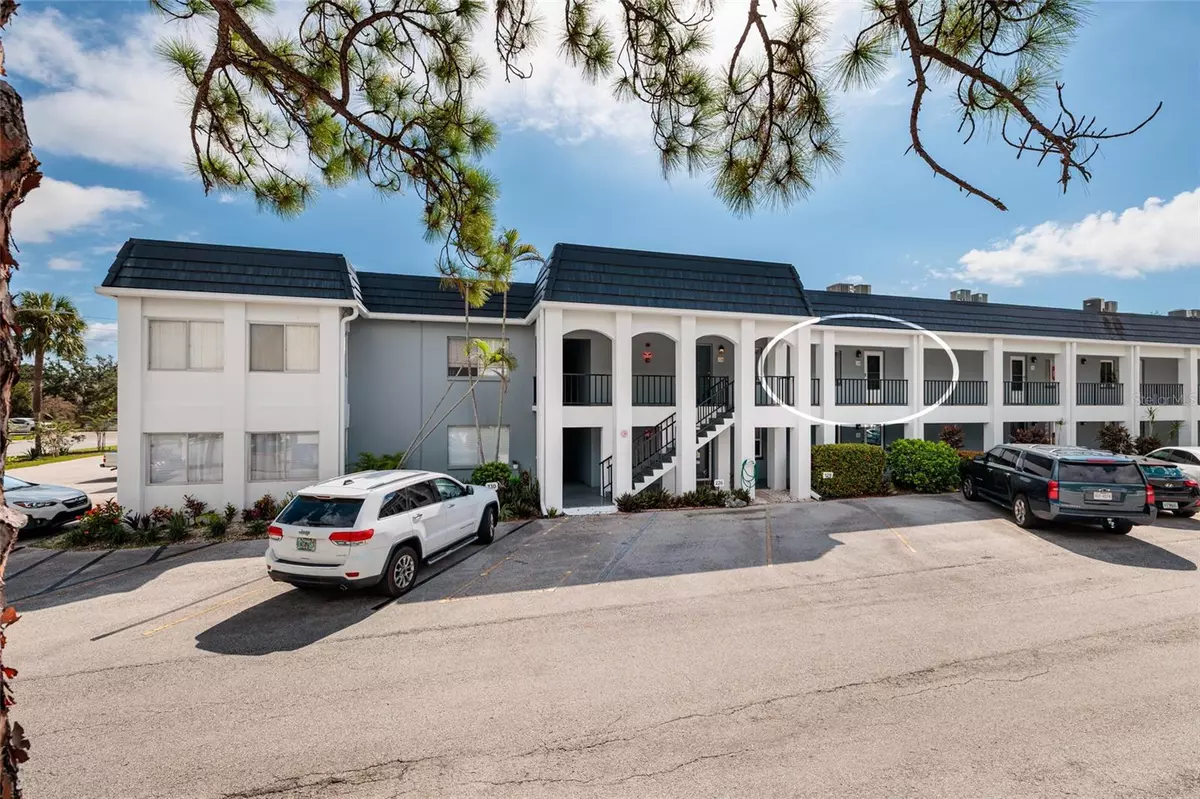 St Petersburg, FL 33702,8651 10TH ST N #226