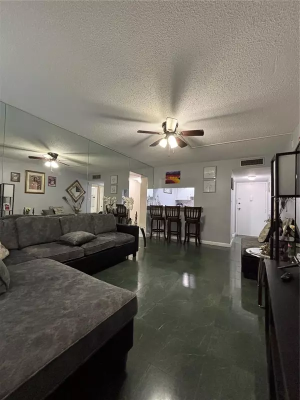 Tampa, FL 33614,5820 N CHURCH AVE #348