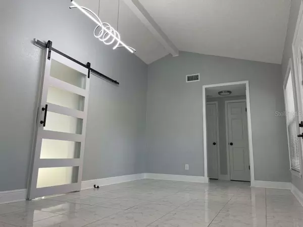 Tampa, FL 33615,10106 ROYAL ACRES CT