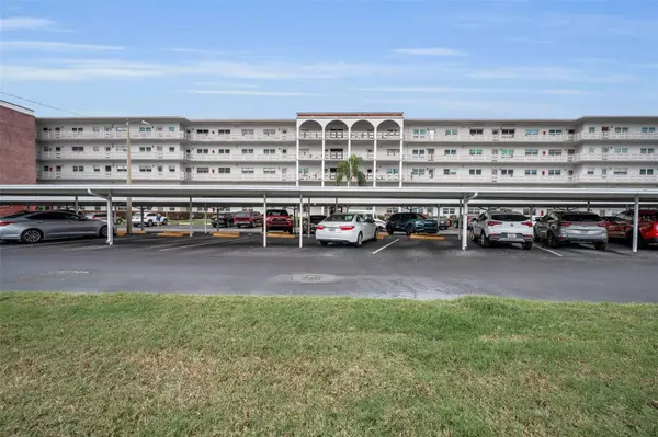 St Petersburg, FL 33709,5501 80TH ST N #405